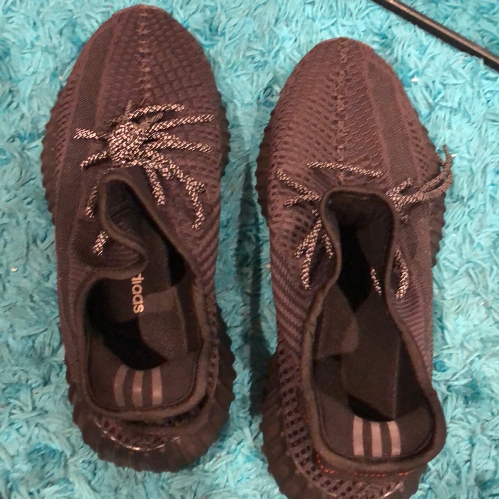 SOLD✅Yeezy v2 Black